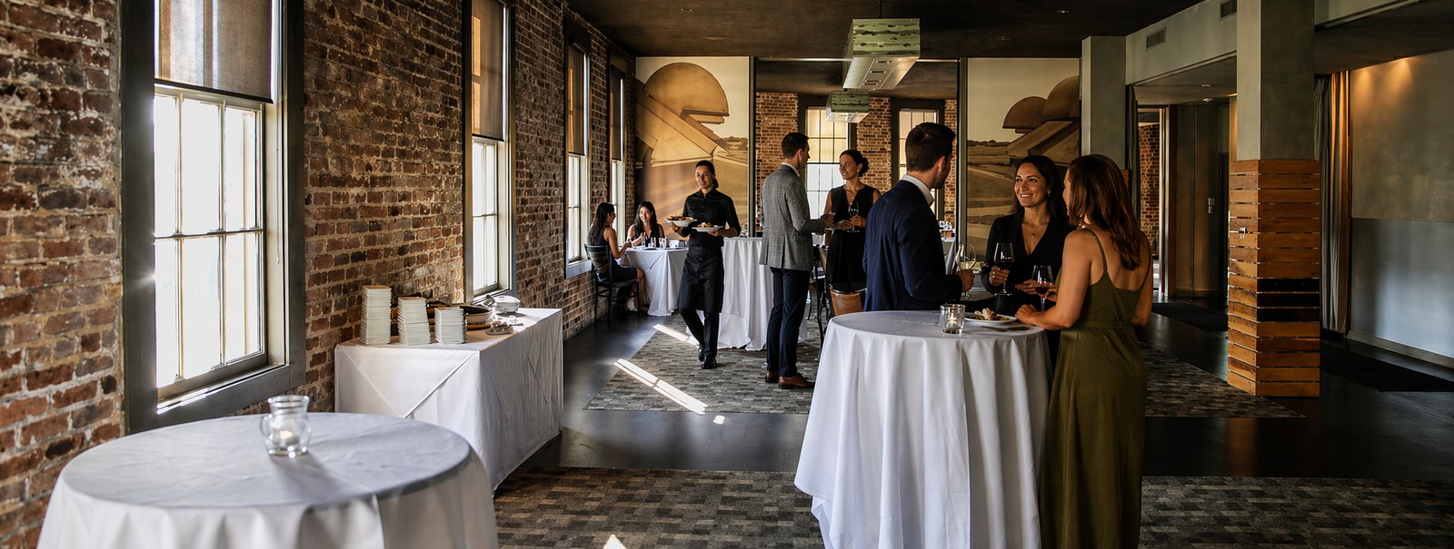 Pêche — Warehouse District seafood hall with open hearth and long bar