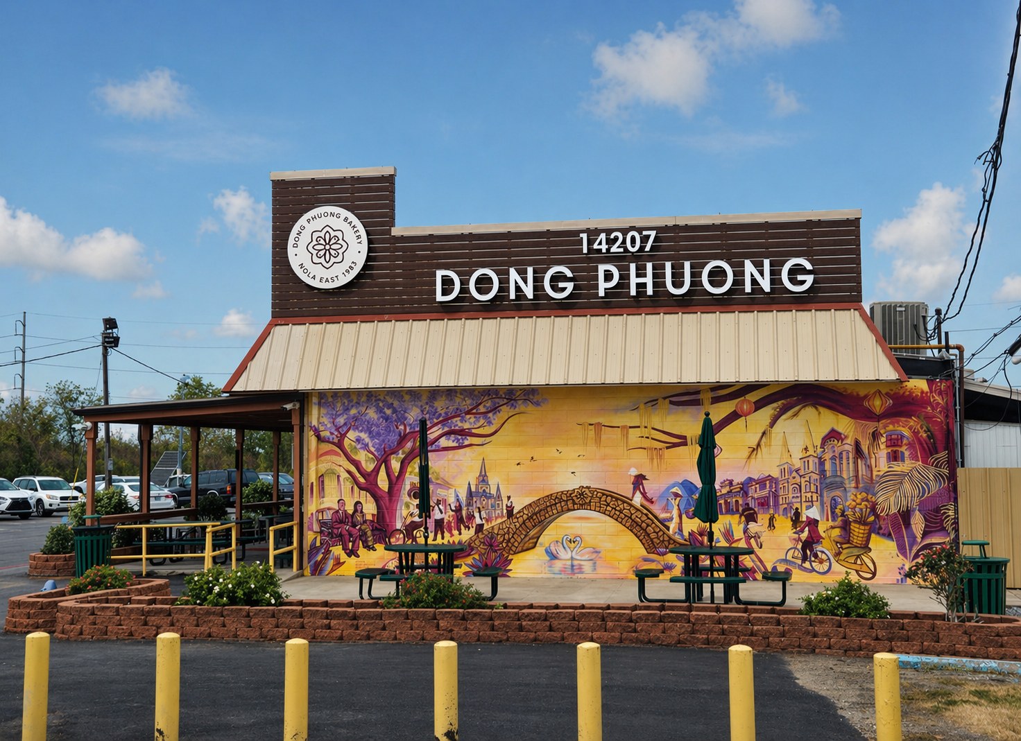 Dong Phuong Bakery — New Orleans East Vietnamese bakery counter with king cakes and bánh mì